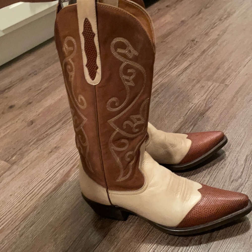 Repop from depop Nine West cow girl boots